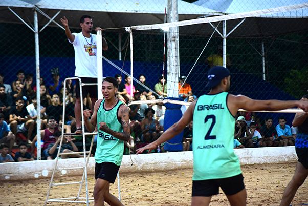 Projeto Esportes de Verão 2026 é encerrado com modalidades de vôlei e futevôlei no Bosque Municipal